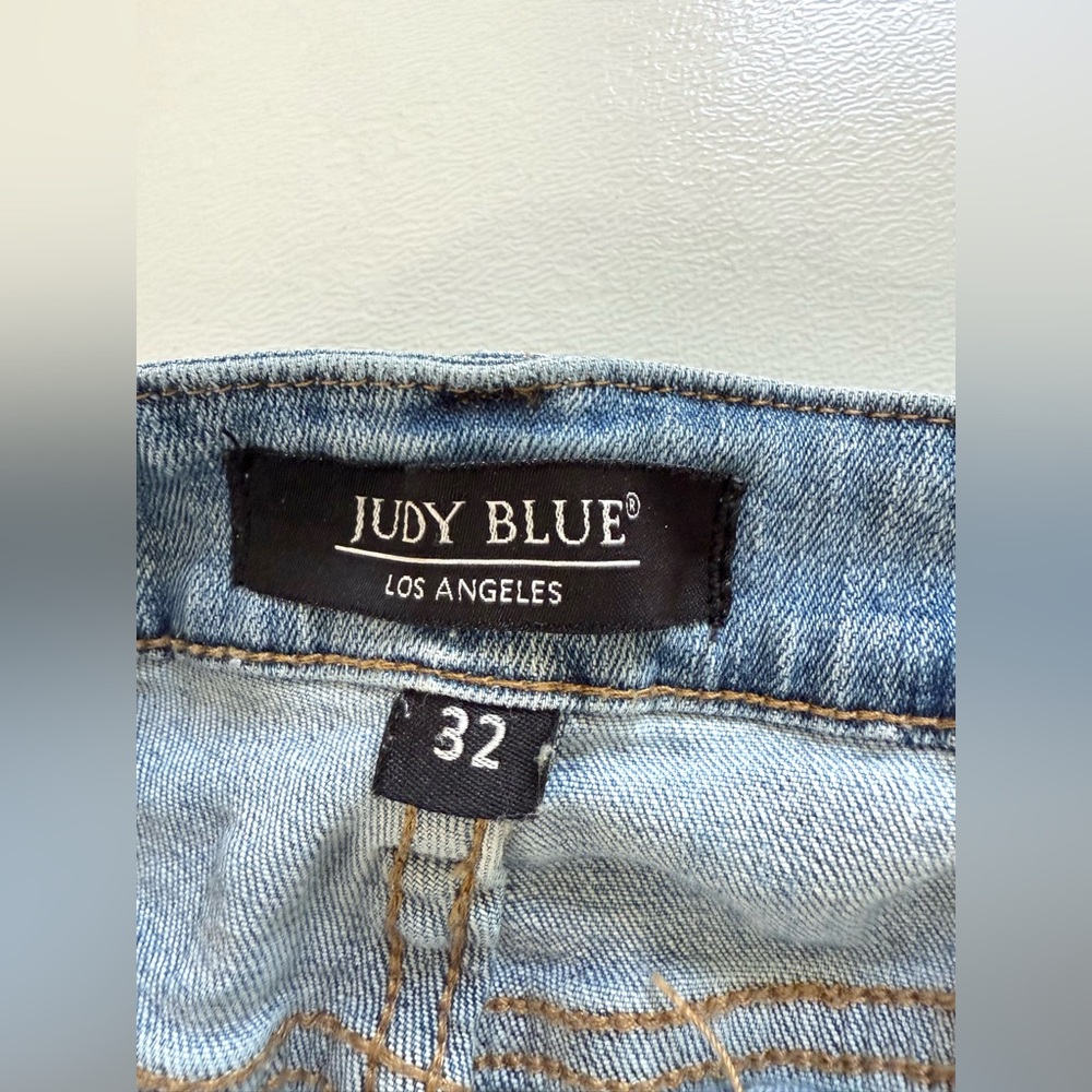 Judy Blue Distressed Shorts Overalls With Released Hem Size 32 - Picture 6 of 8